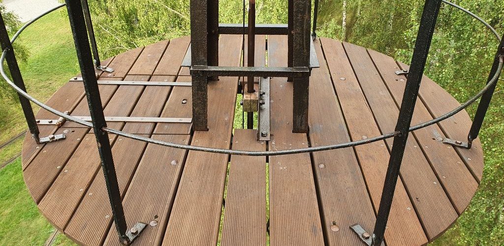 Windrad, Nachzustand, Wartungsplattform nach Reinigung und behandlung mit Holzöl